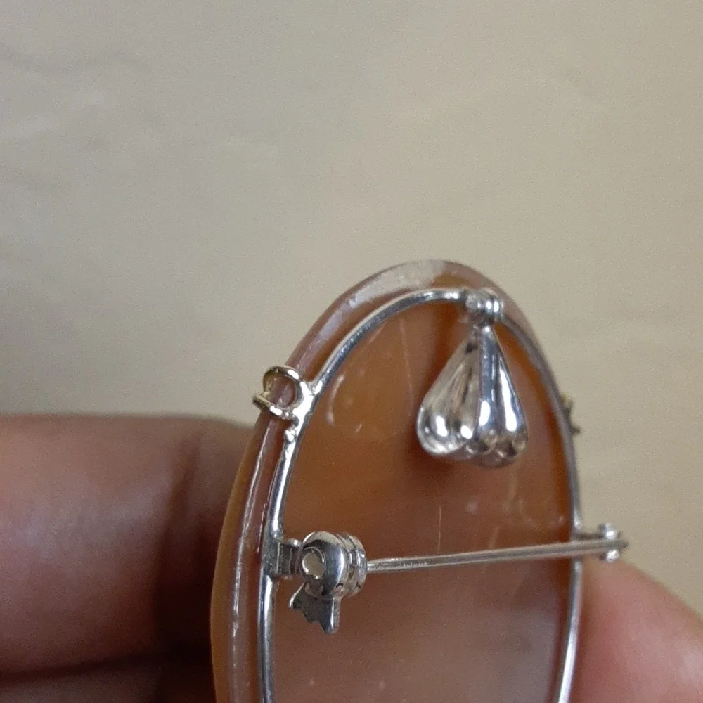 From Beauty and the Beast, Belle, Pin/Pendant. Hand Carved Cameo. ITALY. - Picture 8 of 13
